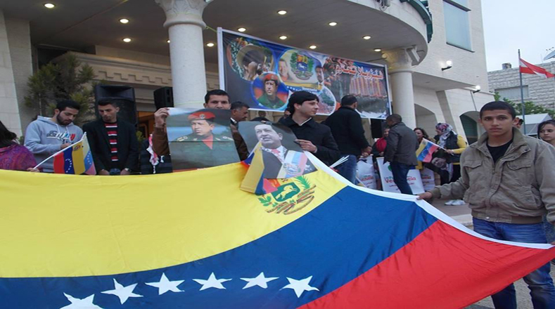 La  sede diplomática de Venezuela lució llena de palestinos que respaldan la Revolución Bolivariana. 