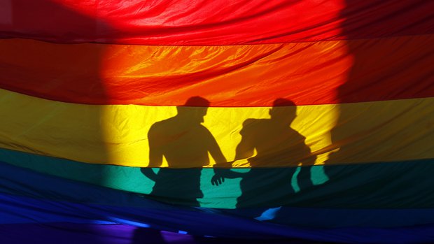 California busca evitar referendo que propone ejecutar a homosexuales