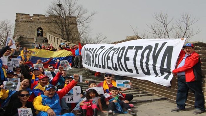 La manifestación se realizó desde el lugar donde hace 15 años el Comandante Hugo Chávez hizo su recorrido por la Muralla China.