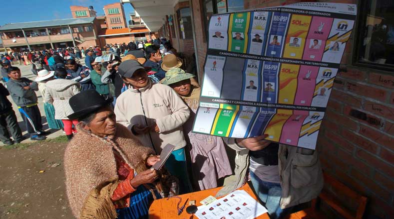  El jefe de la Misión de observadores electorales de la Organización de Estados Americanos (OEA), Álvaro Colom, dijo que Bolivia es un ejemplo para América Latina en participación ciudadana en procesos electorales.