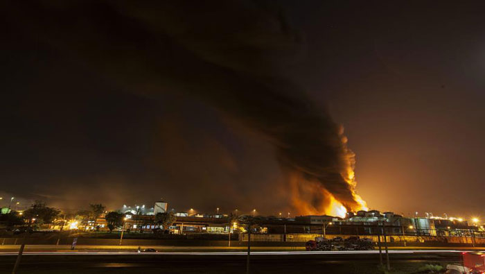 Incendio en el mayor puerto de Sao Paulo no dejó víctimas mortales hasta los momentos