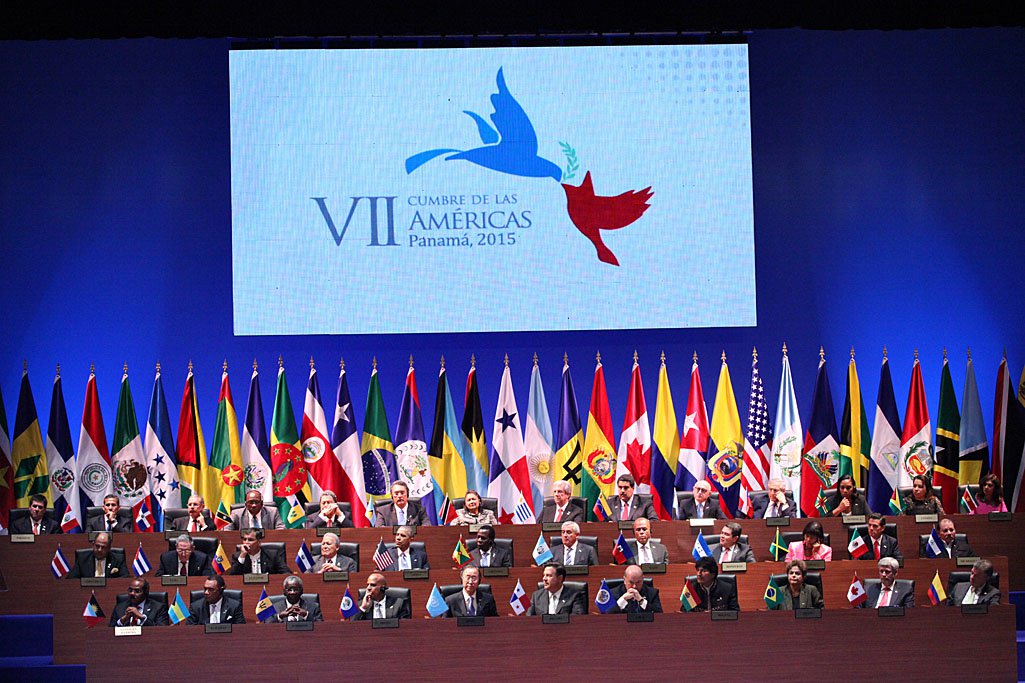 Más de 30 países participan en la histórica cumbre.