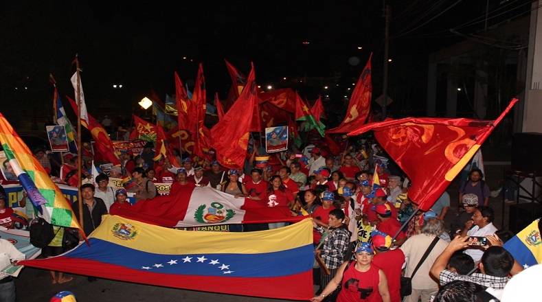 En la marcha participaron organizaciones políticas, sociales, colectivos de mujeres, estudiantiles, obreros, microempresarios, representantes sindicales, intelectuales y amigos de Venezuela.