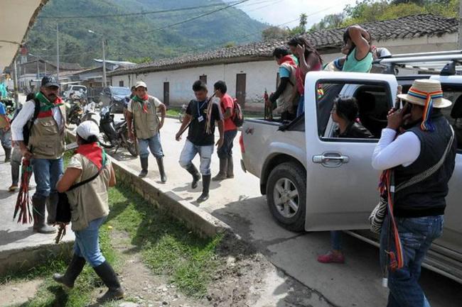 Los comuneros indígenas del Cauca dicen vivir en terror por el recrudecimiento del conflicto armado en esa región del suroccidente colombiano.