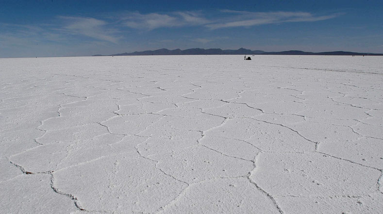  El salar de Uyuni (suroeste de Bolivia) es el desierto de sal más grande del mundo. Tiene una superficie de unos 12 mil km².