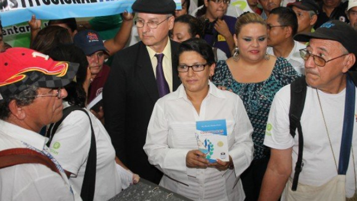 En el marco del Día Mundial de la Tierra miles de salvadoreños exigieron el derecho al agua.