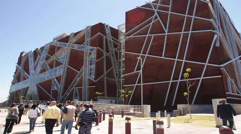 La Biblioteca Pública de Jalisco “Juan José Arreola” se ha convertido en la más importante de América Latina, al nivel de las mejores de los Estados Unidos, destacando el edificio de gran belleza arquitectónica.