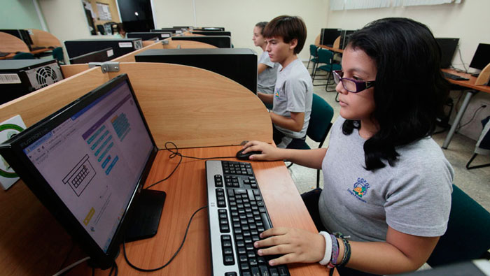 La inversión en desarrollo ha reducido el analfabetismo digital en la nación andina