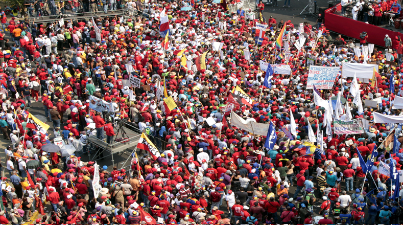 "Cuando un pueblo se mantiene de pie, unido, movilizado, es un pueblo indestructible", expresó el jefe de Estado al iniciar su discurso en el acto de la clase obrera venezolana"