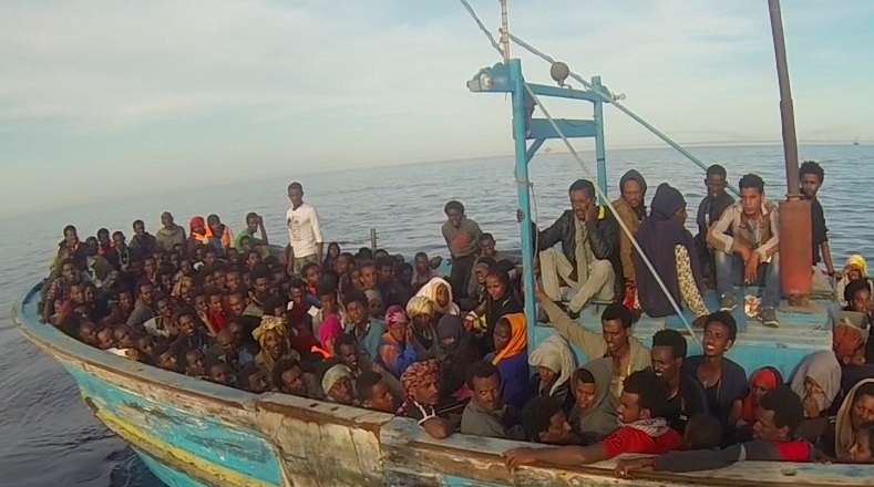 Impresionante: Detención de inmigrantes en el Mediterráneo