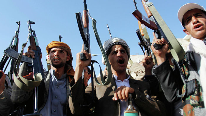 Fuentes locales señalan que insurgentes hutíes tomaron varias localidades cerca de la frontera con Yemen.