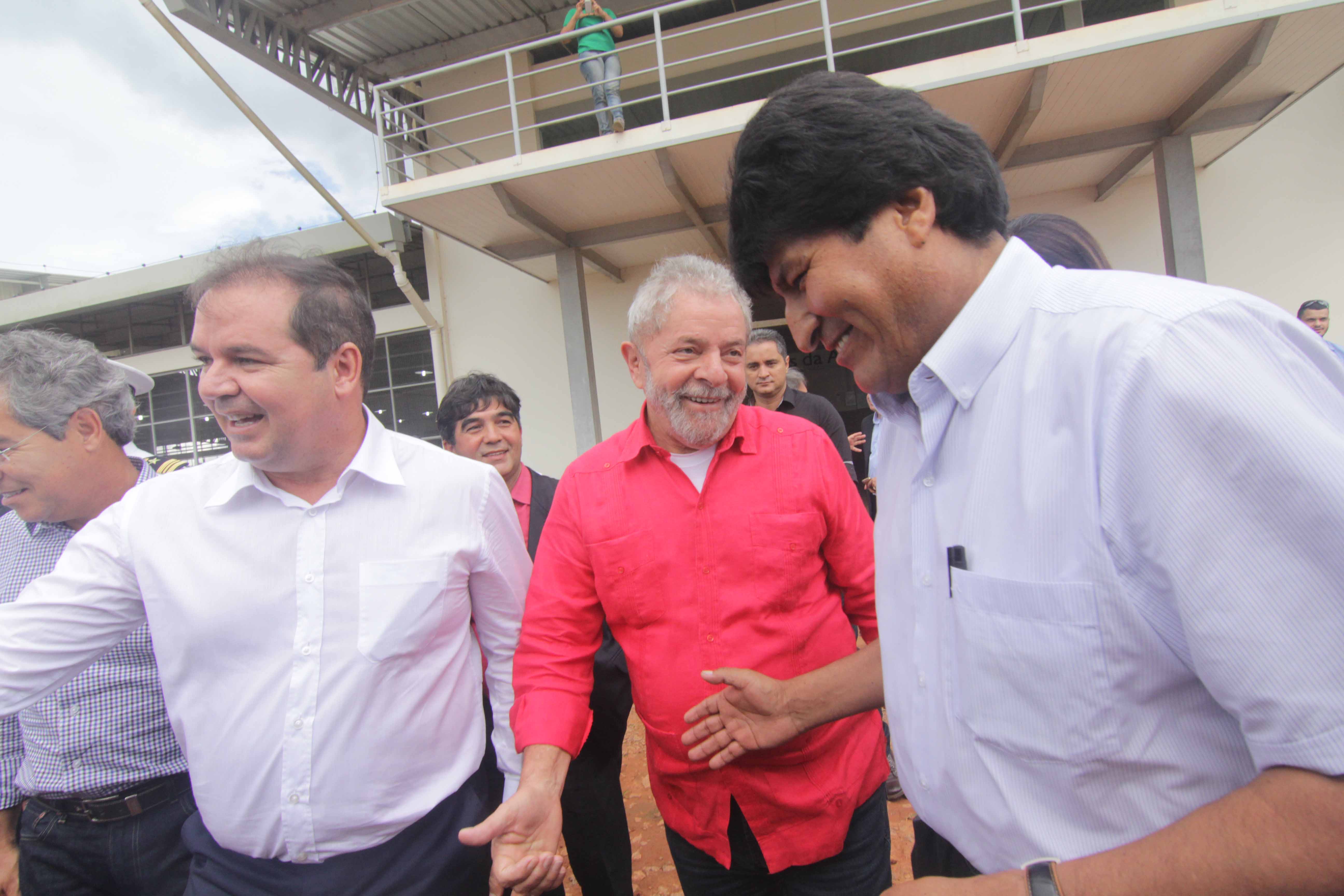 Morales y Lula visitaron este jueves la instalación del proyecto piscícola en Río Branco de Brasil, que será replicado en Bolivia con la transferencia de tecnología de ese país.