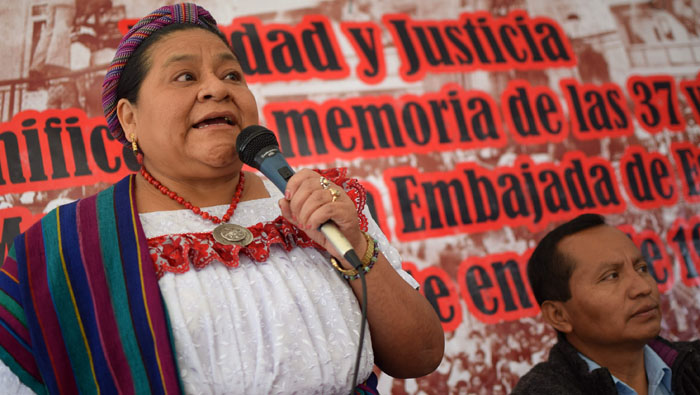 La premio Nobel de la Paz, Rigoberta Menchú, destacó que la dimisión de Roxana Baldetti sienta las bases para no seguir tolerando la impunidad en Guatemala.
