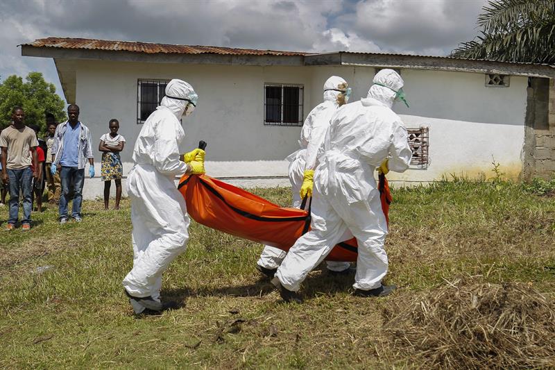La Organización Mundial de la Salud se mantiene atenta ante posibles nuevos brotes del Ébola en  Sierra Leona y Guinea .