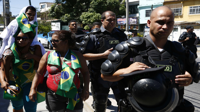 El gobierno de Río de Janeiro busca erradicar la violencia en las favelas.