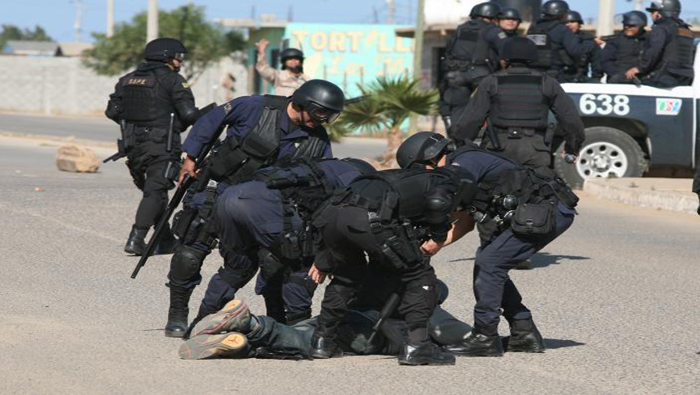 Entre golpes y represión trascendió el arresto de los jornaleros por parte de la Policía de Baja California.