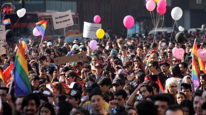 Miles de personas se movilizaron por el centro de la capital de Chile (Santiago).