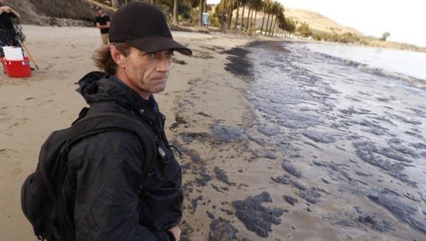 Los derivados de crudo se extienden por las aguas de Santa Barbara