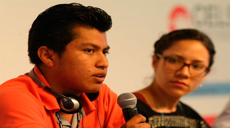 Gerardo Torres Pérez, estudiante de la normal rural Raúl Isidro Burgos de Ayotzinapa, relató en el coloquio lo que le pasó a sus 43 compañeros antes de desaparecer acompañados por los policías de Iguala.