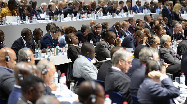 Los delegados participan en el 65º Congreso de la FIFA que se realiza este viernes en Zúrich. 