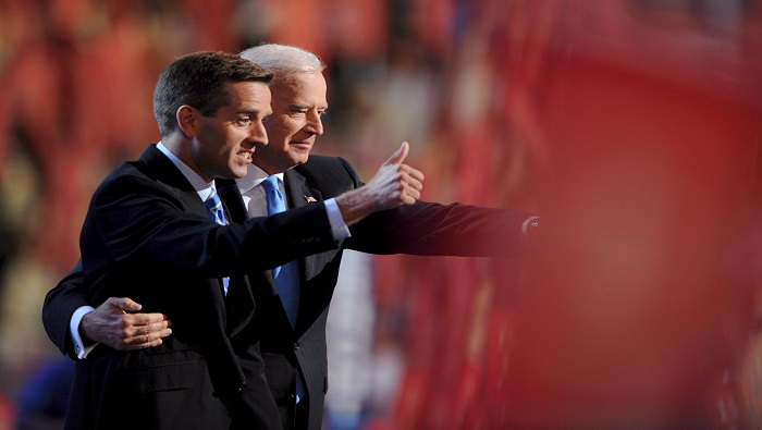 El vicepresidente Joe Biden (derecha) hizo el anuncio mediante un comunicado oficial disrribuido por la Casa Blanca.