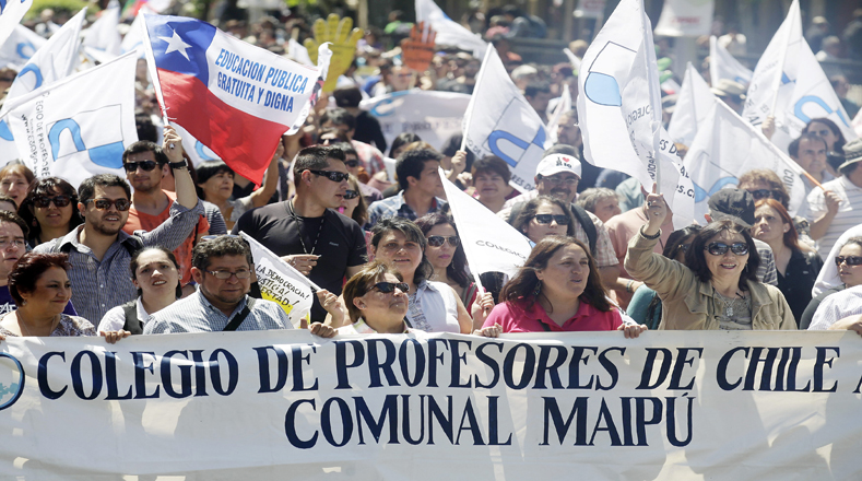 Los docentes tienen programada tres marchas contra el proyecto Carrera Docente que se tramita desde el Congreso chileno, como parte de la reforma educacional que promueve la mandataria Michelle Bachelet.