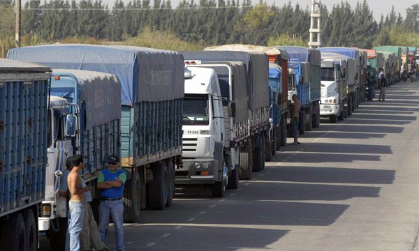 Los camioneros cesarán sus actividades desde tempranas horas de la mañana y realizarán una protesta en Buenos Aires.