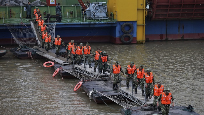 54 barcos y unas dos mil 500 personas se sumaron a la búsqueda de los 46 desaparecidos.