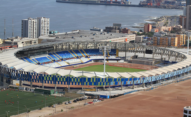 Estadio Bicentenario Calvo y Bascuñán de Antofagasta. Capacidad 28 mil personas.
