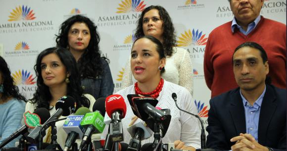La presidenta de la Asamblea Nacional, Gabriela Rivadeneira; Rossana Alvarado, segunda vicepresidenta; y Virgilio Hernández, encabezan la Comisión de Régimen Económico.