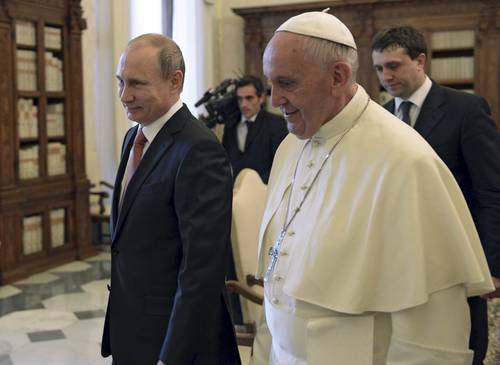 El papa Francisco junto al presidente ruso Vladimir Putin.