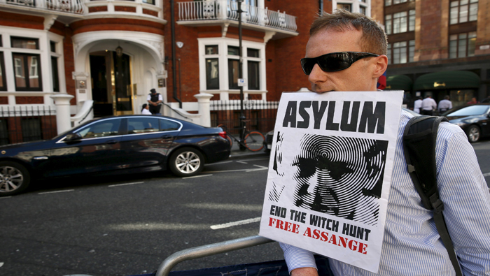 La información fue revelada al cumplirse tres años del asilo de Julian Assange en la embajada ecuatoriana de Londres.