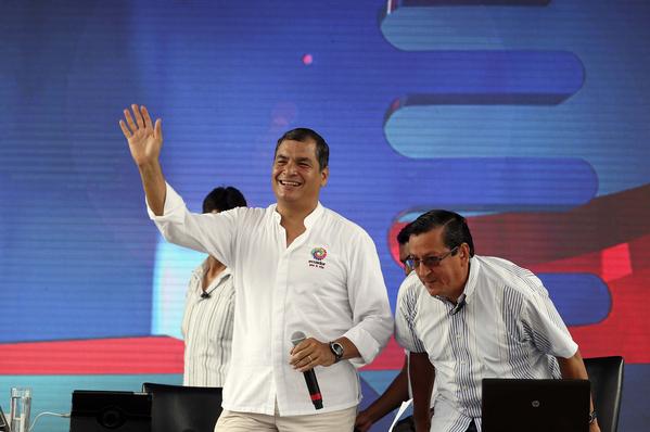 Correa aseguró que la derecha quiere lograr con actos desestabilizadores lo que no pudieron obtener en las urnas.