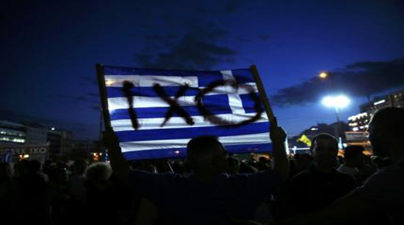Las personas no abandonarán las calles de Atenas, hasta que el eurogrupo desista. 