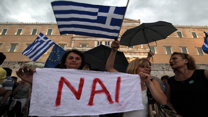 Mayoría griega respalda referendo propuesto por Alexis Tsipras.