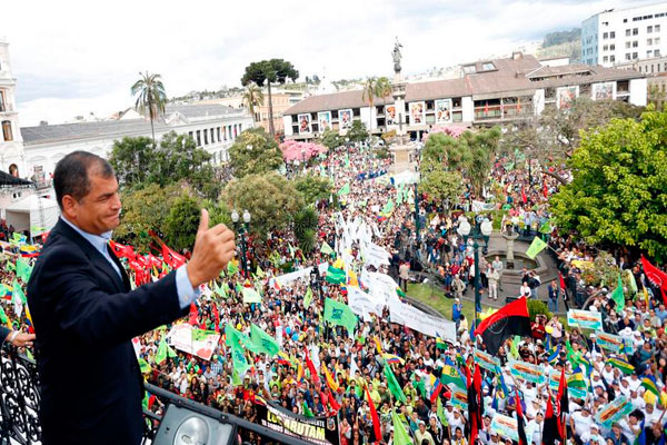 El pueblo ecuatoriano respondió el llamado del presidente Rafael Correa de defender con paz y alegría a la Revolución Ciudadana.