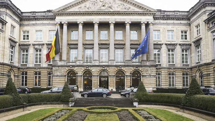 Bélgica da paso en lucha contra fondos especulativos.