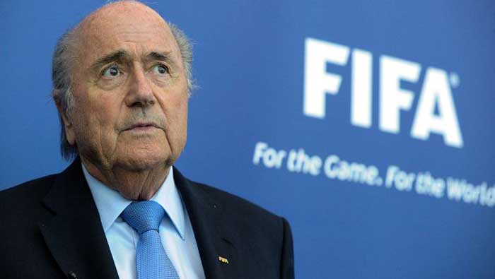 Blatter renunció a la presidencia de la FIFA pocos días después de su reelección.