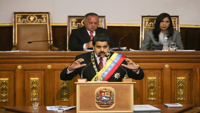 Desde el Parlamento, el presidente Nicolás Maduro defiende el derecho de Venezuela a reclamar el Esequibo.