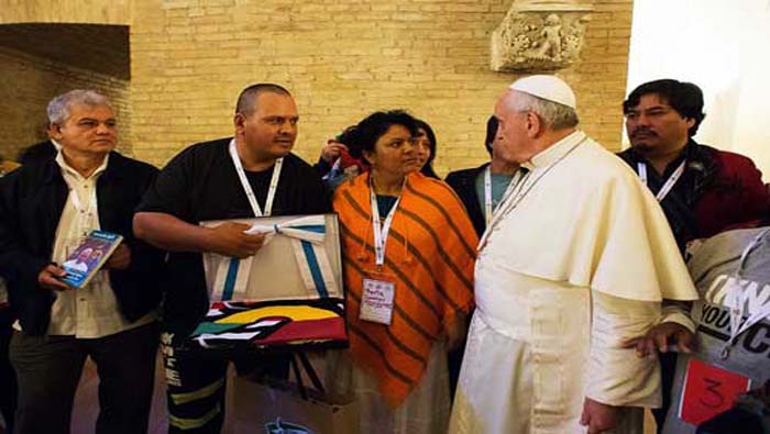 A menos de un año de haberse reunido con el Papa, los Movimientos Populares esperan su llegada para entregarle documento sobre cómo abordar la pobreza.