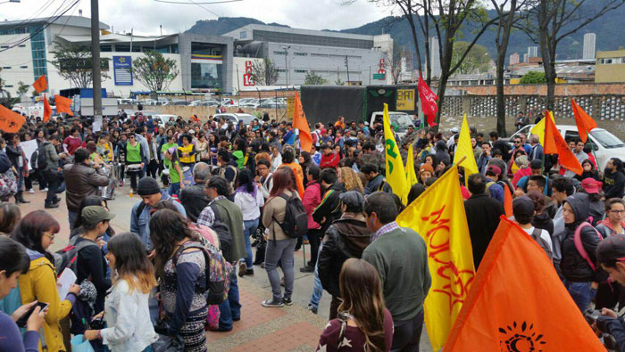 Movimientos sociales y defensores de los derechos humanos en Colombia protestaron el pasado jueves tras la detención de 15 activistas.