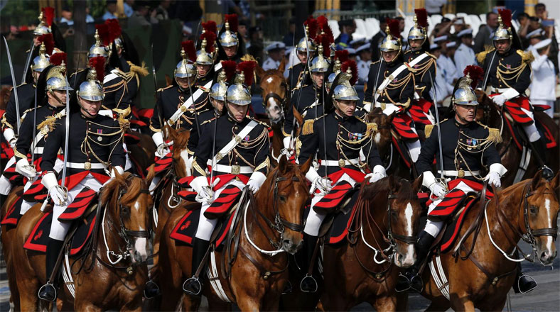 La caballería también estuvo presente en el desfile del 14 de julio de 2015. 