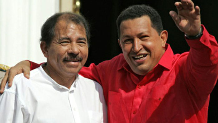 El presidente de Nicaragua, Daniel Ortega, junto al líder de la Revolución Bolivariana, Hugo Chávez.