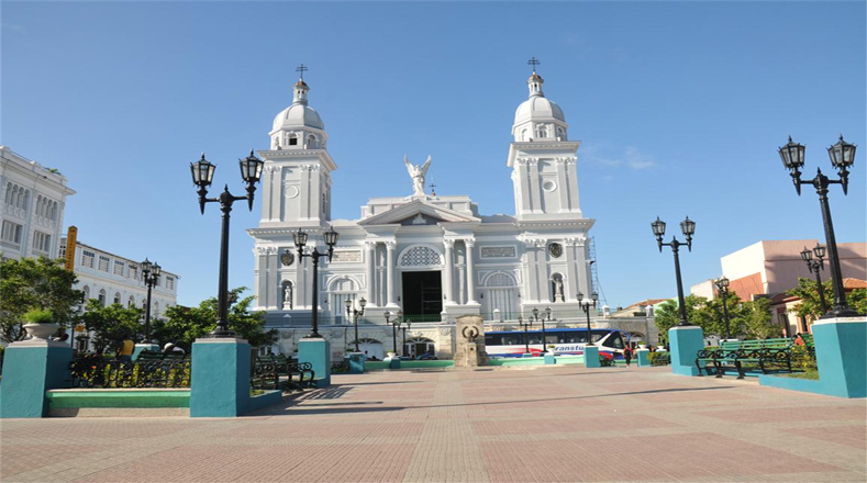 La Catedral de Santiago de Cuba es uno lugares mas bellos y antiguos de la ciudad