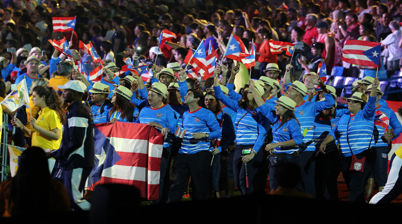 La delegación puertorriqueña durante la ceremonia de clausura. Los boricuas acumularon 15 medallas, trece de ellas de bronce, una de oro y una de plata.