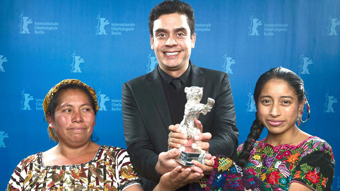 El cineasta guatemalteco Jayro Bustamante recibió en febrero pasado el Oso de Plata, en la Berlinale.