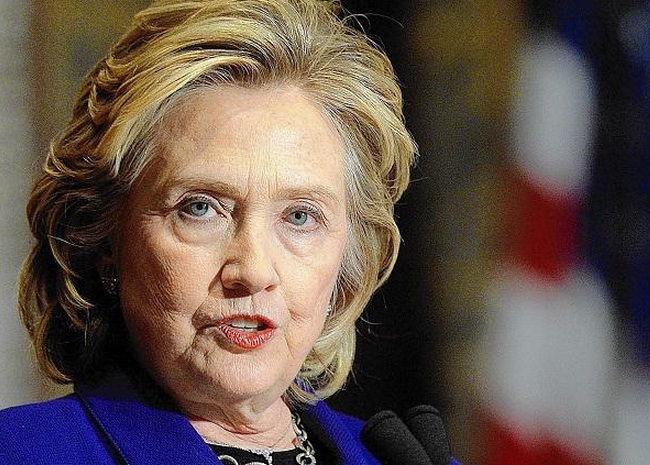 Persisten investigaciones en cuentas de correo electrónico de Hillary Clinton.