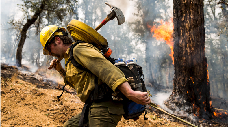 El incendio forestal se extiende rápidamente en el condado Lake, en el norte de California, Estados Unidos (EE.UU.), ha destruido tres edificios y consumido ocho mil 300 acres.