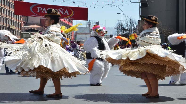 La Universidad Mayor de San Andrés (UMSA) dio inicio a la entrada universitaria para destacar la cultura boliviana.