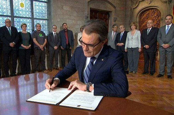 Mas firmó el decreto para las elecciones catalanas este lunes